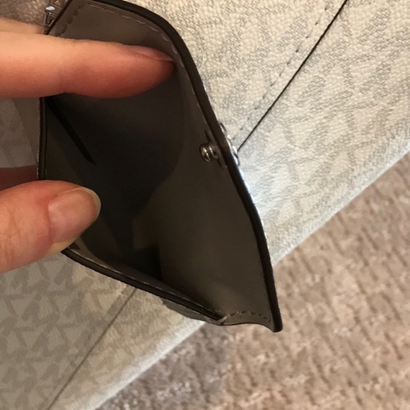 Michael Kors Vincent Large Tote w/ Pouch - Picture 6 of 7